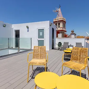 Nine O Clock San Luis Skyview , Sevilla Spanien